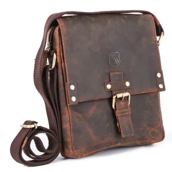 Sling Bag Überschlagklappe und Nieten