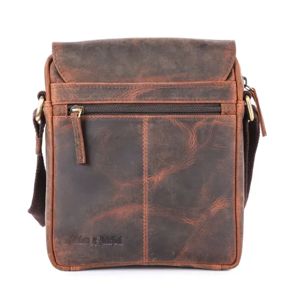 Sling Bag Überschlagklappe und Nieten