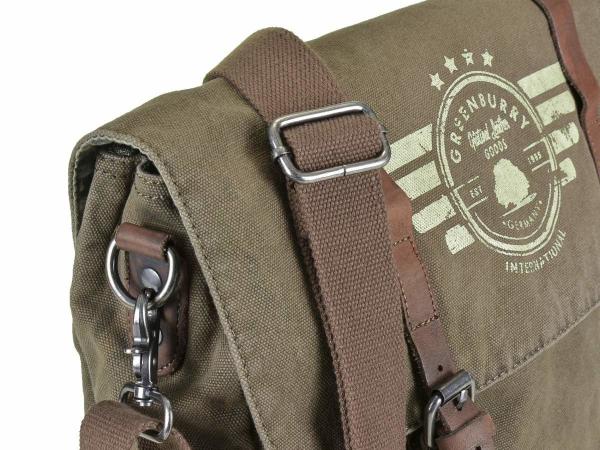 Canvas Messenger Aviator